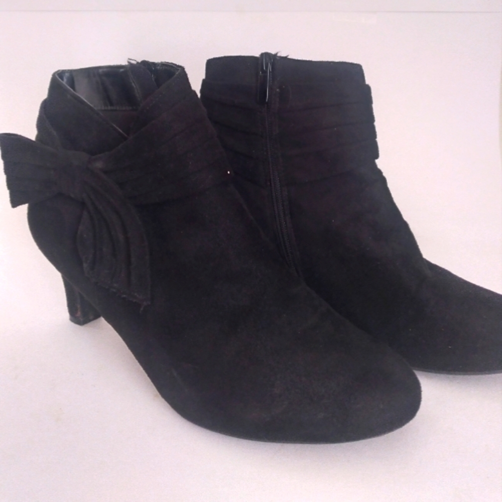 East 5th, 10, black booties